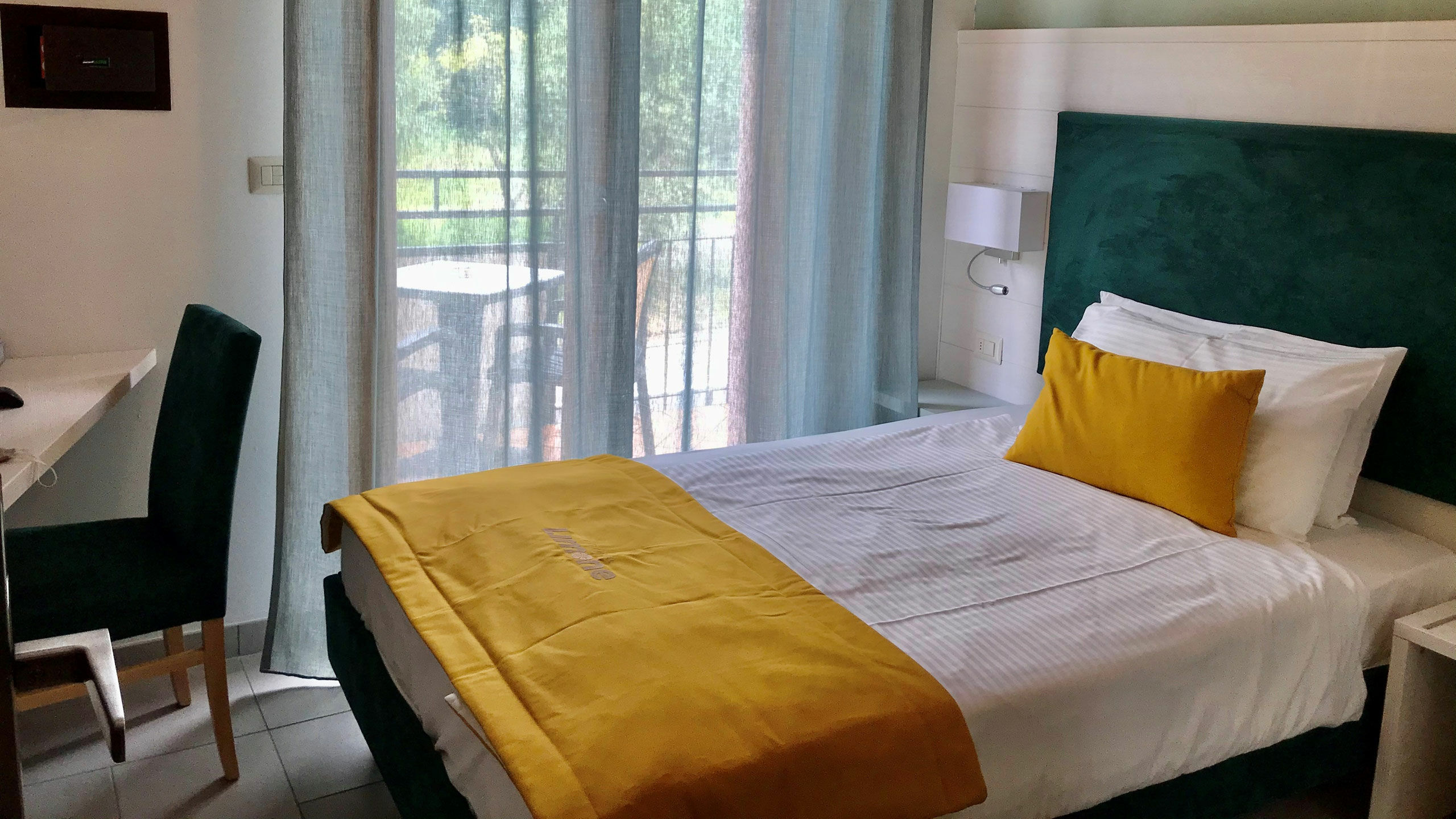 Hotel 3 Stelle a Limone sul Garda con Piscina e Vista Lago nel centro di Limone sul Garda F.LLI GIRARDI DI GIRARDI GIANPAOLO E C. SAS | Camera Singola con vista Montagna