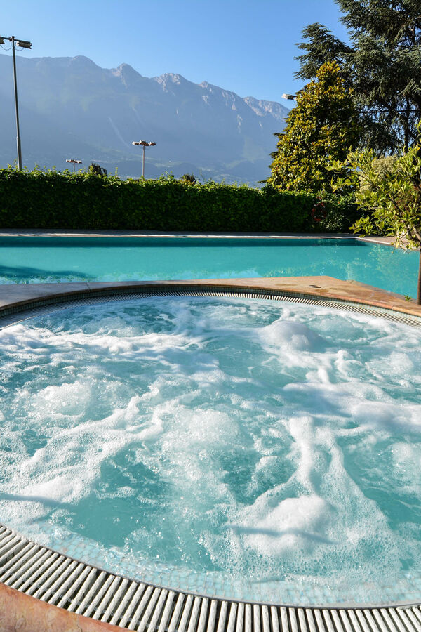 3-Star Hotel in Limone sul Garda with Pool and Lake View in the Center of Limone sul Garda F.LLI GIRARDI DI GIRARDI GIANPAOLO E C. SAS | Prices