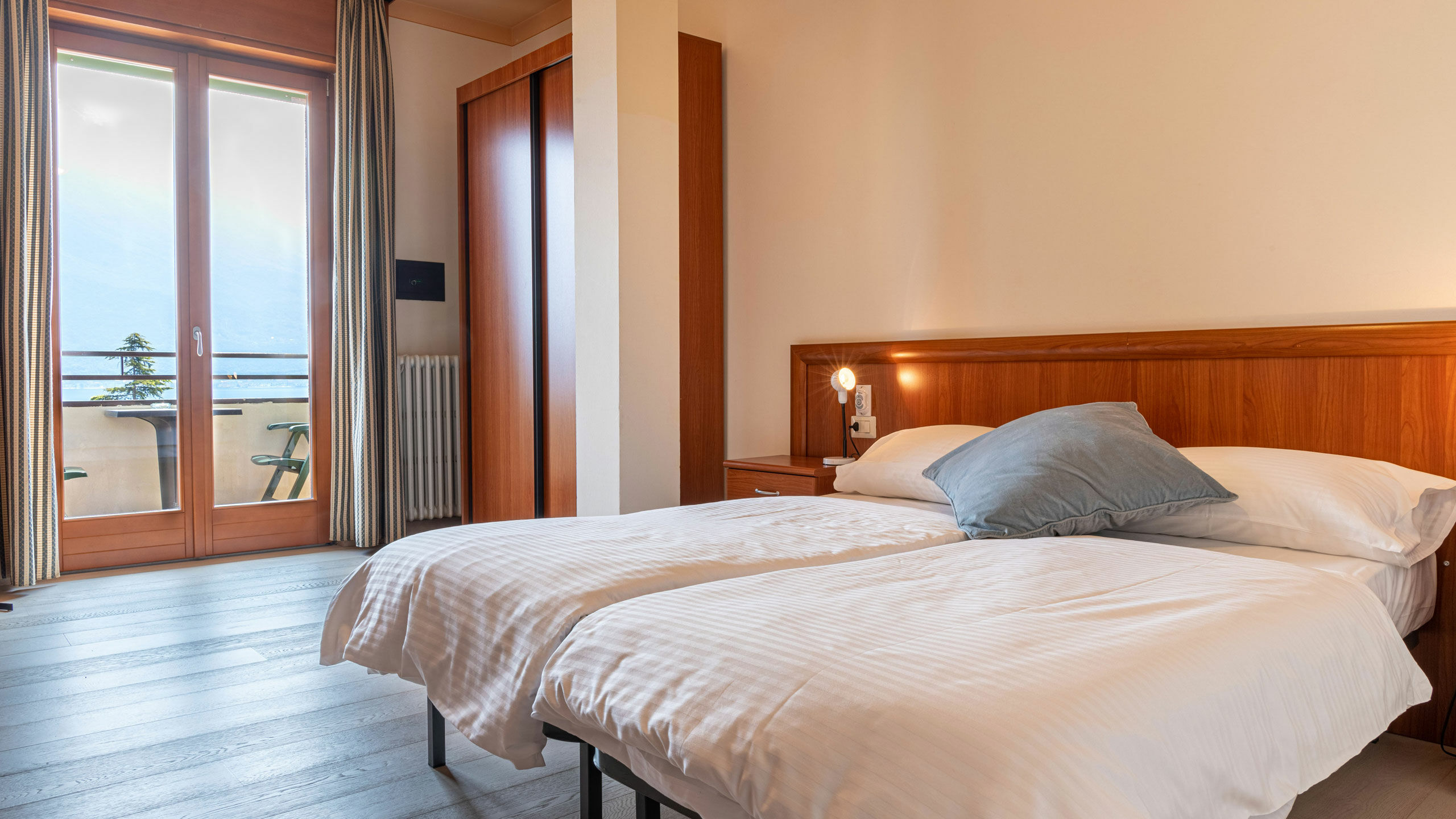 Hotel 3 Stelle a Limone sul Garda con Piscina e Vista Lago nel centro di Limone sul Garda F.LLI GIRARDI DI GIRARDI GIANPAOLO E C. SAS | Camera Comfort con vista Lago