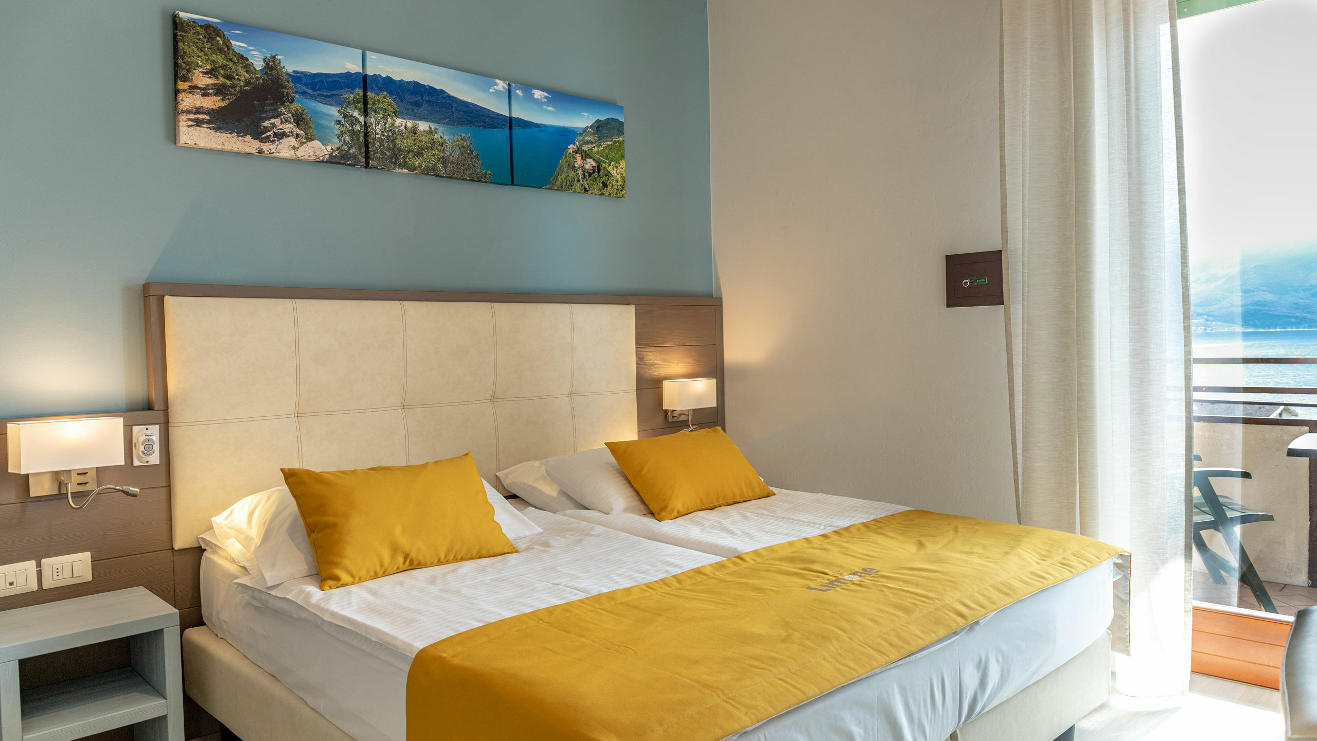 Hotel 3 Stelle a Limone sul Garda con Piscina e Vista Lago nel centro di Limone sul Garda F.LLI GIRARDI DI GIRARDI GIANPAOLO E C. SAS | Camera Superior con vista Lago