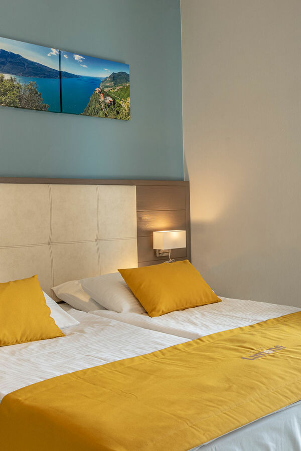 Hotel 3 Stelle a Limone sul Garda con Piscina e Vista Lago nel centro di Limone sul Garda F.LLI GIRARDI DI GIRARDI GIANPAOLO E C. SAS | Camera Superior con vista Lago