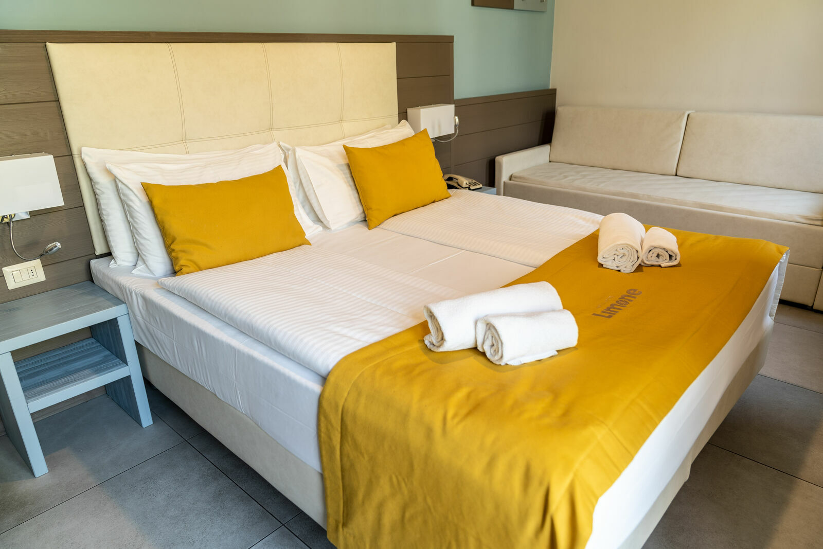 Hotel 3 Stelle a Limone sul Garda con Piscina e Vista Lago nel centro di Limone sul Garda F.LLI GIRARDI DI GIRARDI GIANPAOLO E C. SAS | Camera Standard con vista Montagna