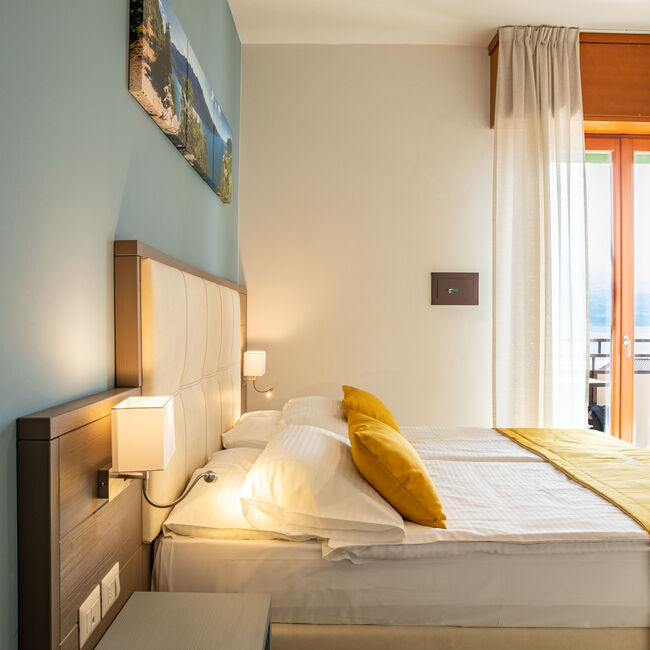 Camera Comfort con vista Lago - Terrazza con vista sul Lago di Garda